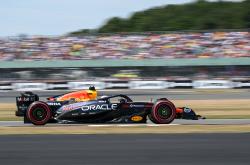 开云体育中国-哈斯车队鏖战红牛车队，汉密尔顿带队取胜