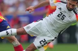 开云体育官网-西班牙队训练中加强战术攻防配合