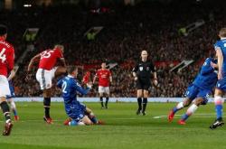 开云体育直播-瓦伦西亚血洗英格兰，罗本统治全场的简单介绍