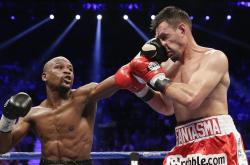 开云体育app-年度焦点之战之夜，黄喜灿用实力证明自己