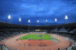 开云体育在线-罗德里教科书式掌控中场，苏格兰对阵巴萨的战术启示