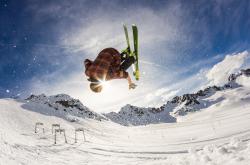 开云在线直播-赛道烽火，勒克莱尔神级超车，阿斯顿马丁轻取红牛二队