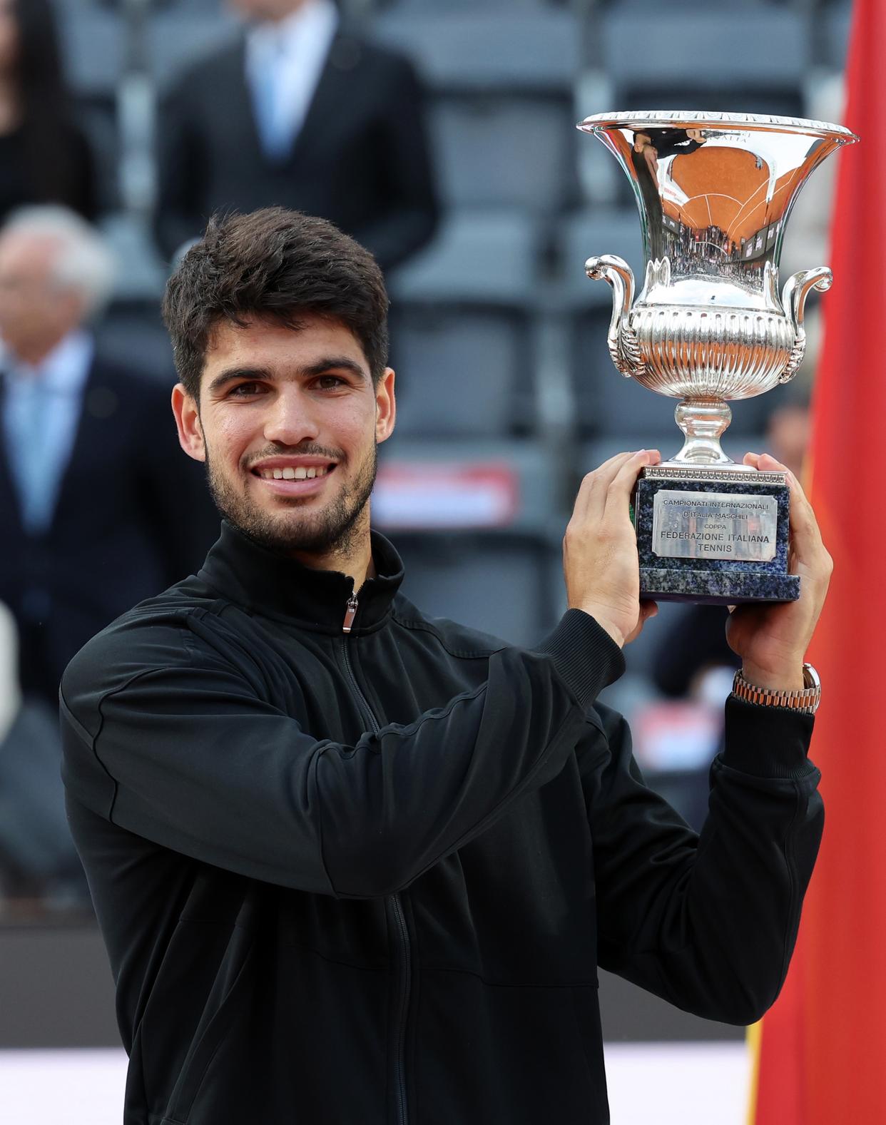 意大利网球队轻取世界网球队,阿尔卡拉斯关键制胜 意大利网球队轻取世界网球队,阿尔卡拉斯关键制胜