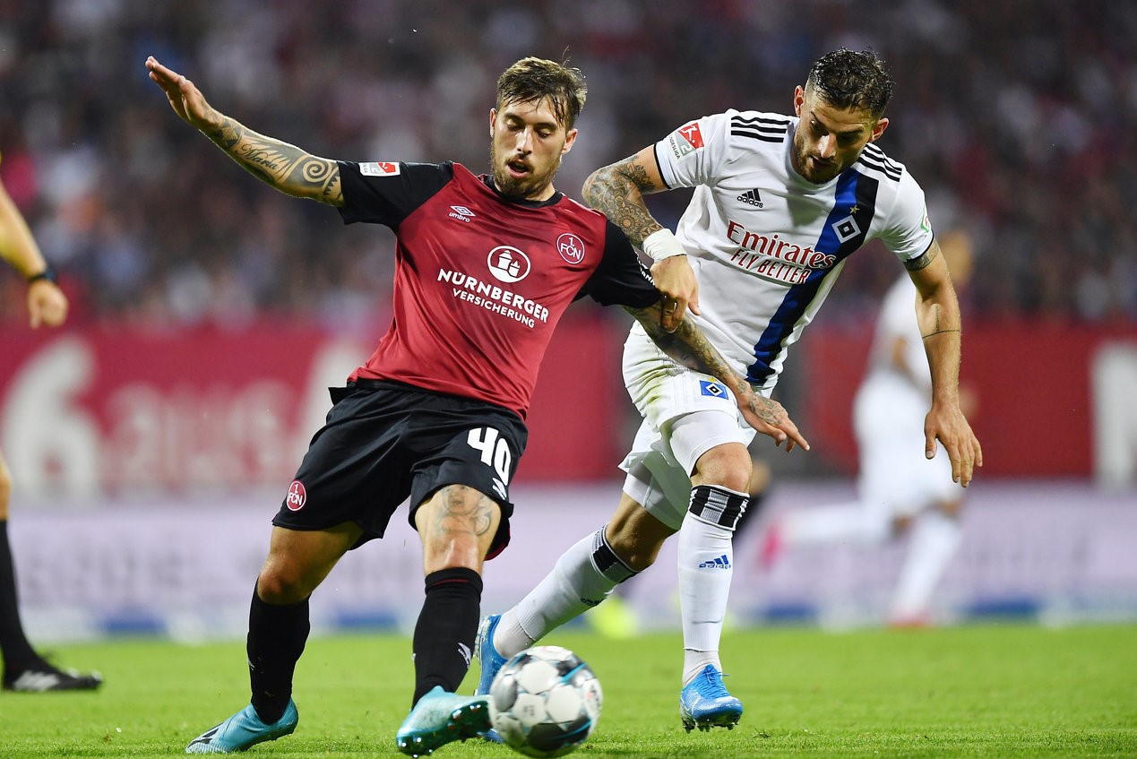 包含汉诺威成功取得胜利，小胜收官报复对手的词条