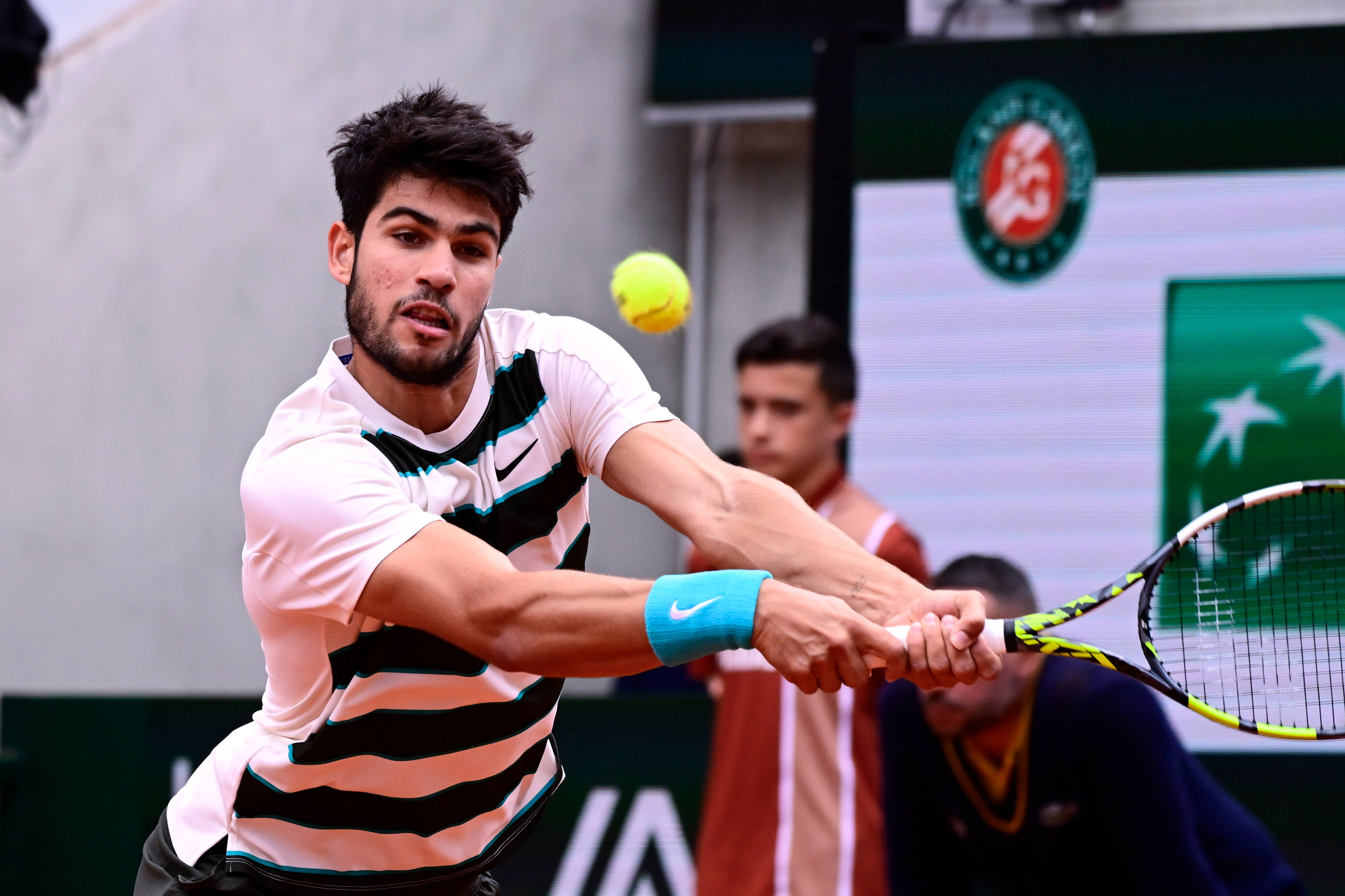 美国网球队险胜澳大利亚网球队，阿尔卡拉斯送出助攻的简单介绍