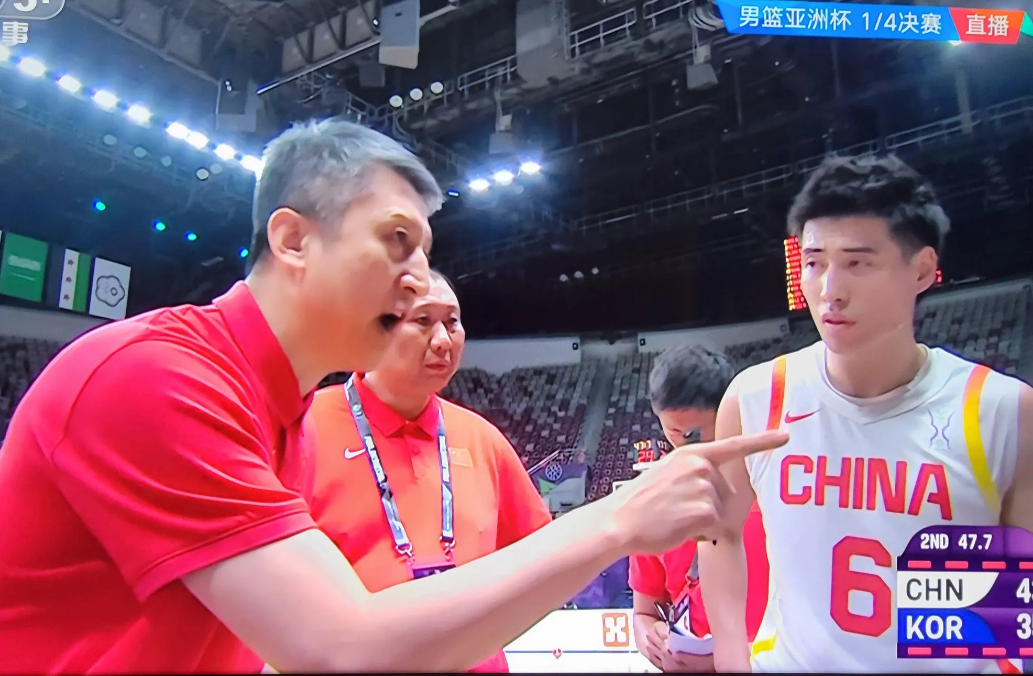 包含广州队完胜鹈鹕，高诗岩点燃赛场的词条