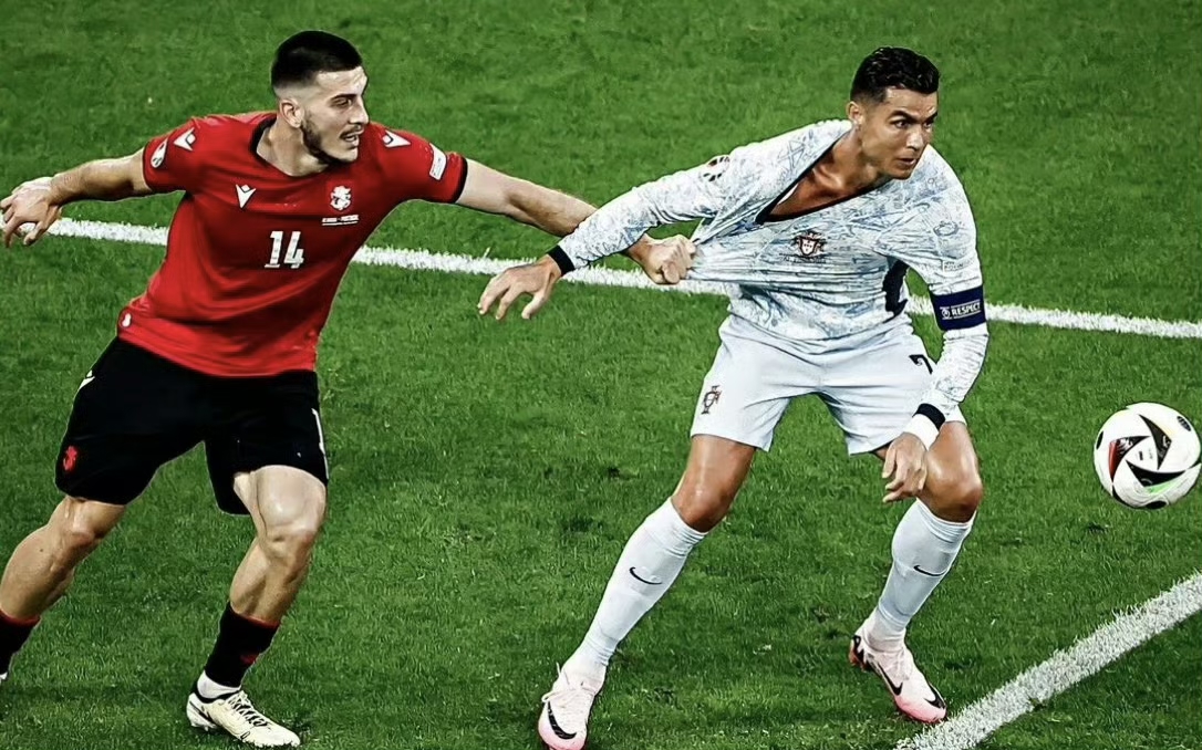 决赛前传奇球员逐鹿欧洲赛场