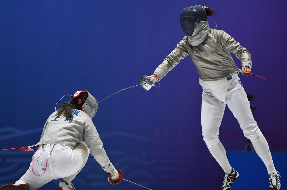 比利时选手夺得击剑比赛冠军