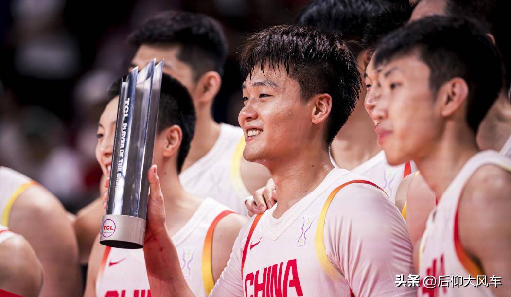 天津男篮士气高昂，为场上胜利全力拼搏的简单介绍