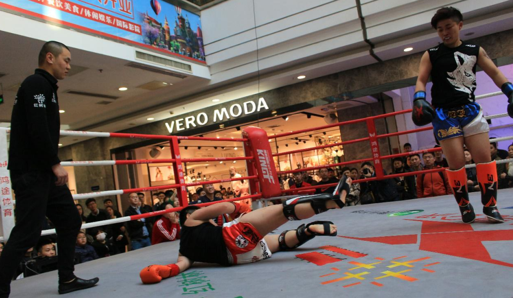 职业联赛上演激烈角逐，各队实力对比明显的简单介绍