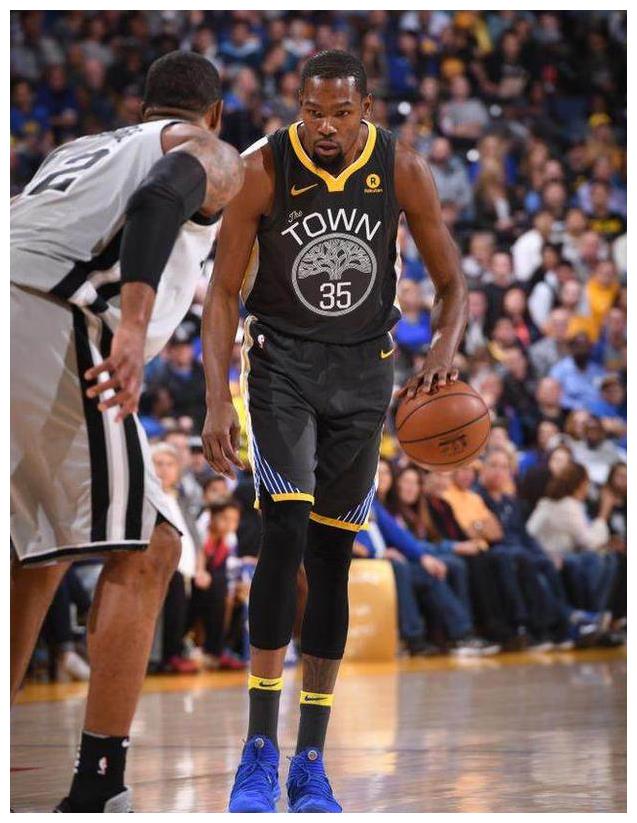 包含尼克斯遭马刺逆转，战绩继续低迷痛苦的词条