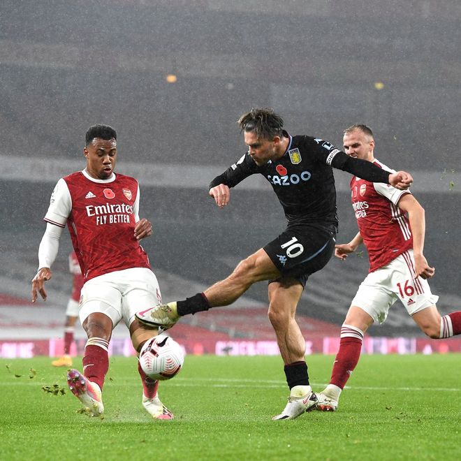 包含阿斯顿维拉后防问题频现，引发球迷担忧的词条