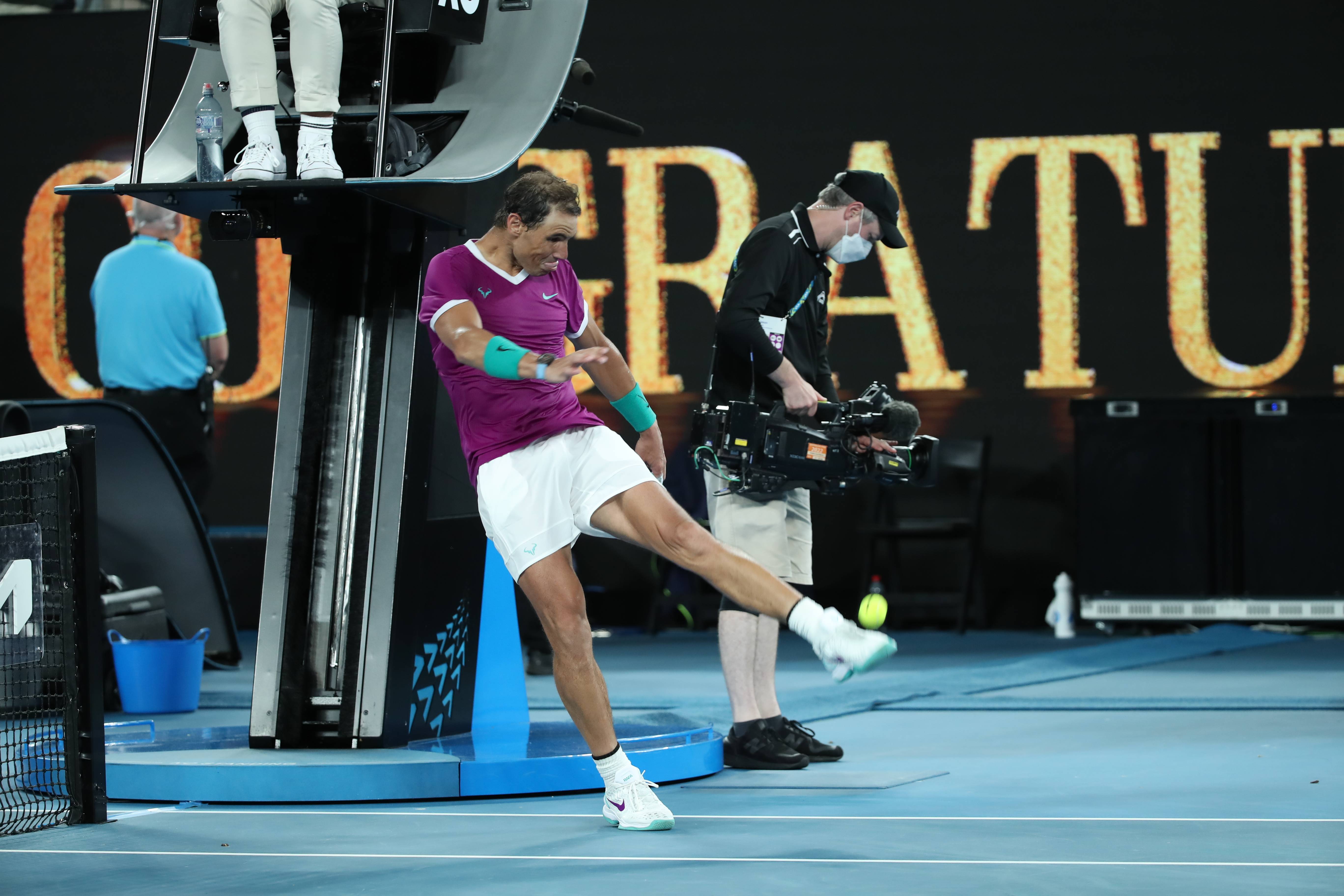 包含法国网球队力克澳大利亚网球队，纳达尔送出助攻的词条