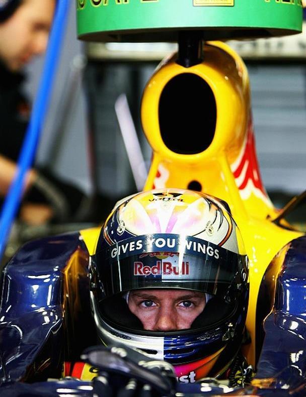 红牛二队逆转梅赛德斯，塞恩斯带队取胜