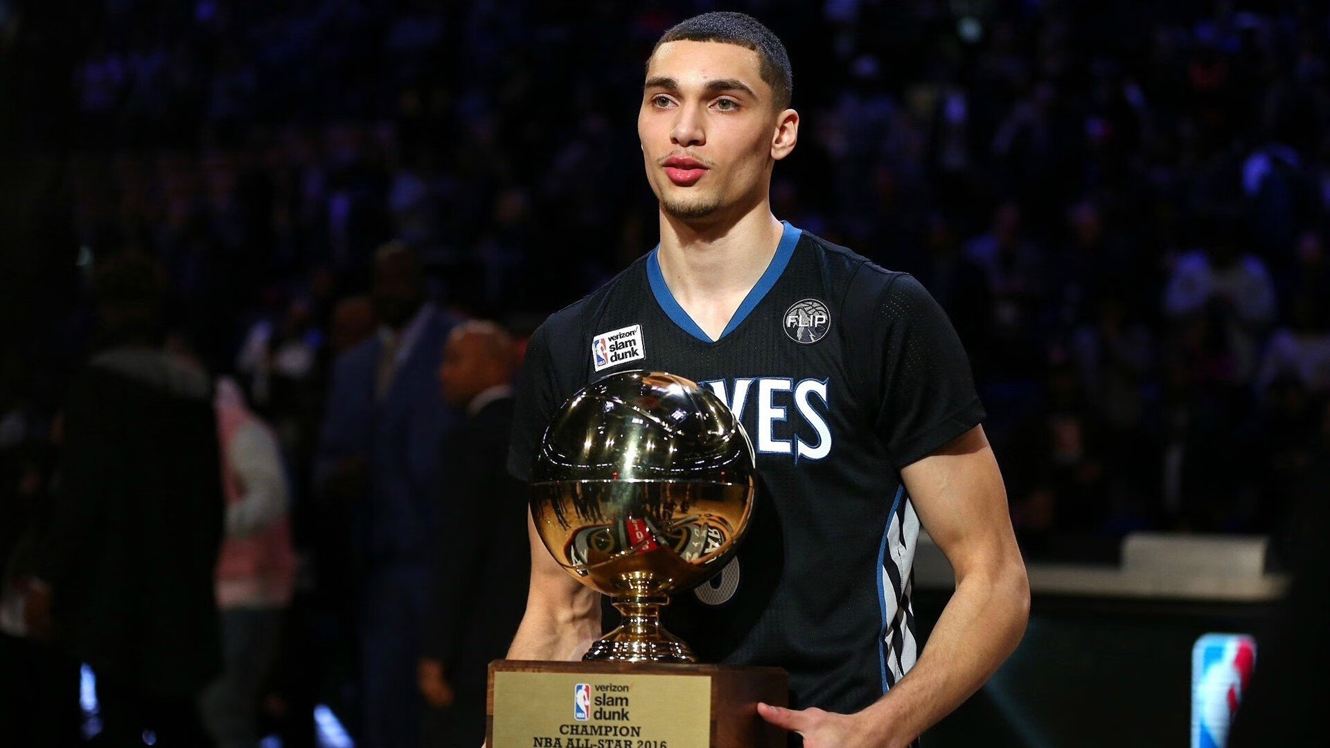 赛道与球场,速度与坚韧的双重奏—F1新赛季揭幕战与广厦掀翻辽宁的启示