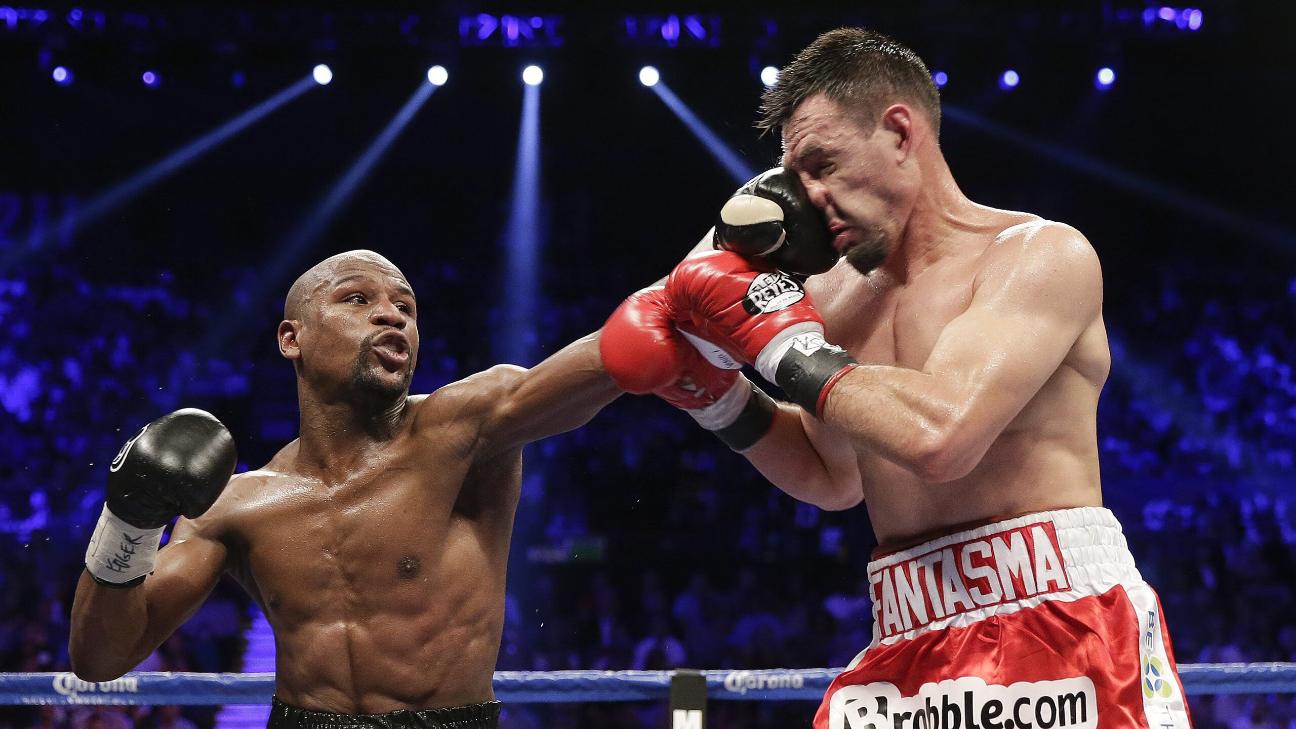 塞内加尔新星闪耀欧洲，马丁内利降维打击里昂展现巨星潜质