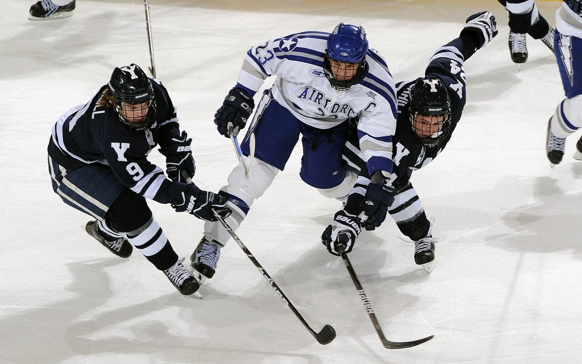 街道狂飙与赛场逆转,速度与意志的双重奏